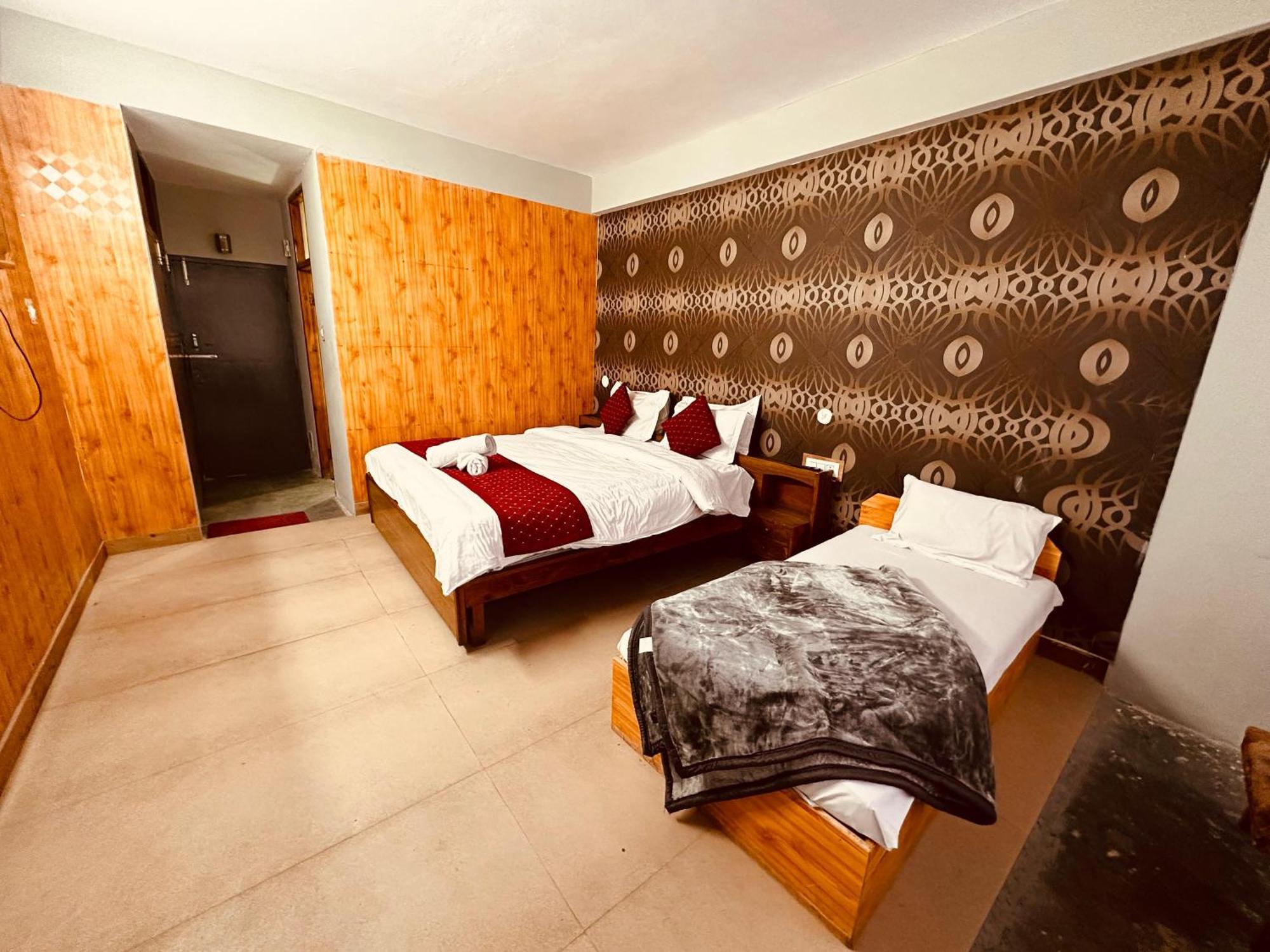 Hotel D Kanchan Manali Luaran gambar