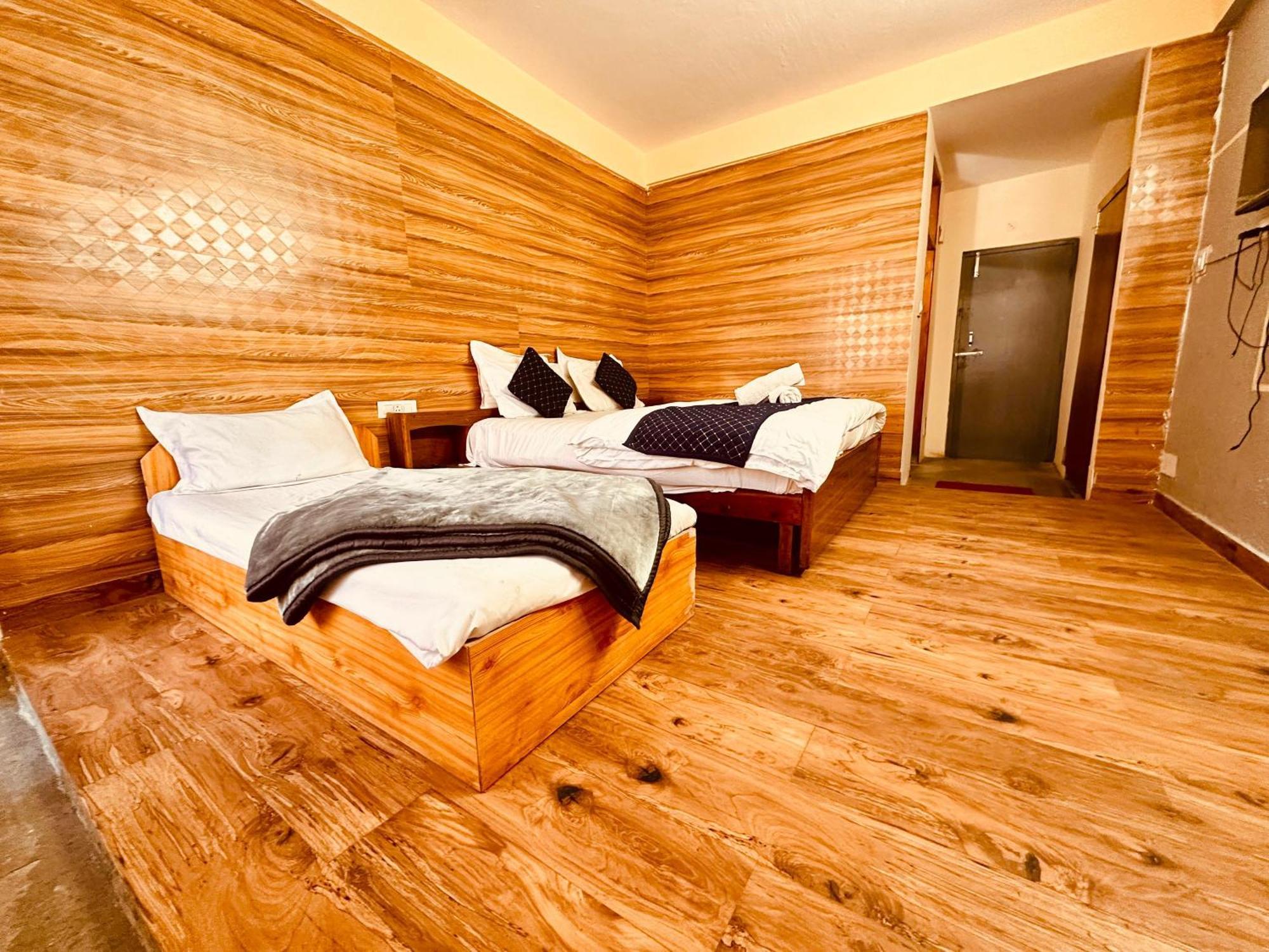 Hotel D Kanchan Manali Luaran gambar